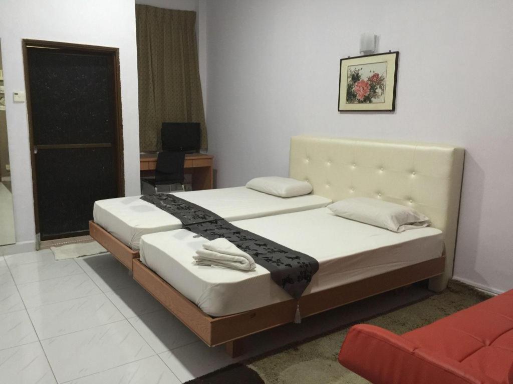 Lai Ming Cosmoland Hotel 3*